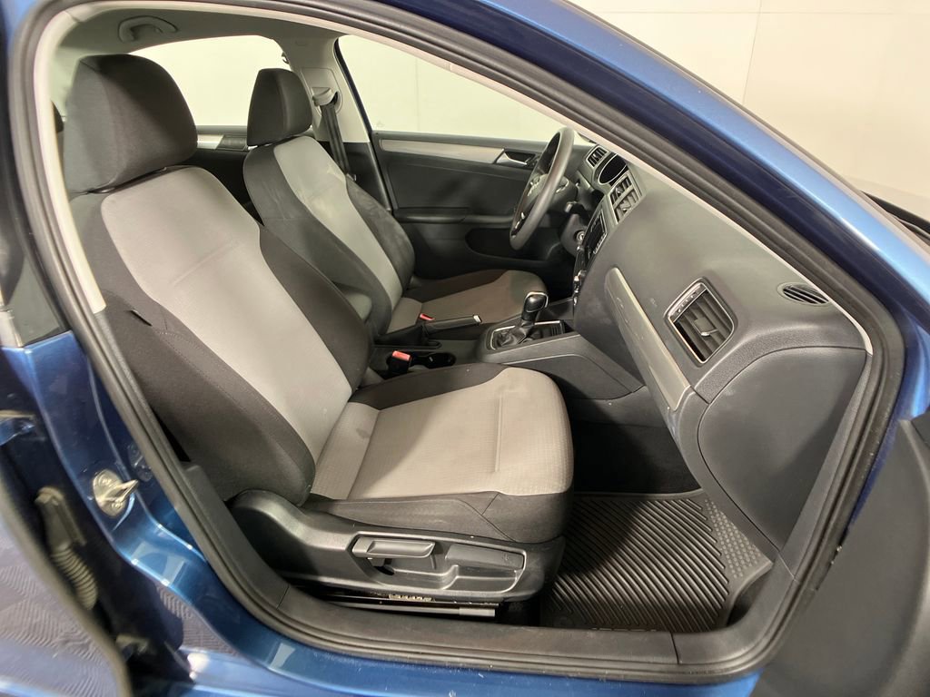 Used 2017 Volkswagen Jetta S image 11