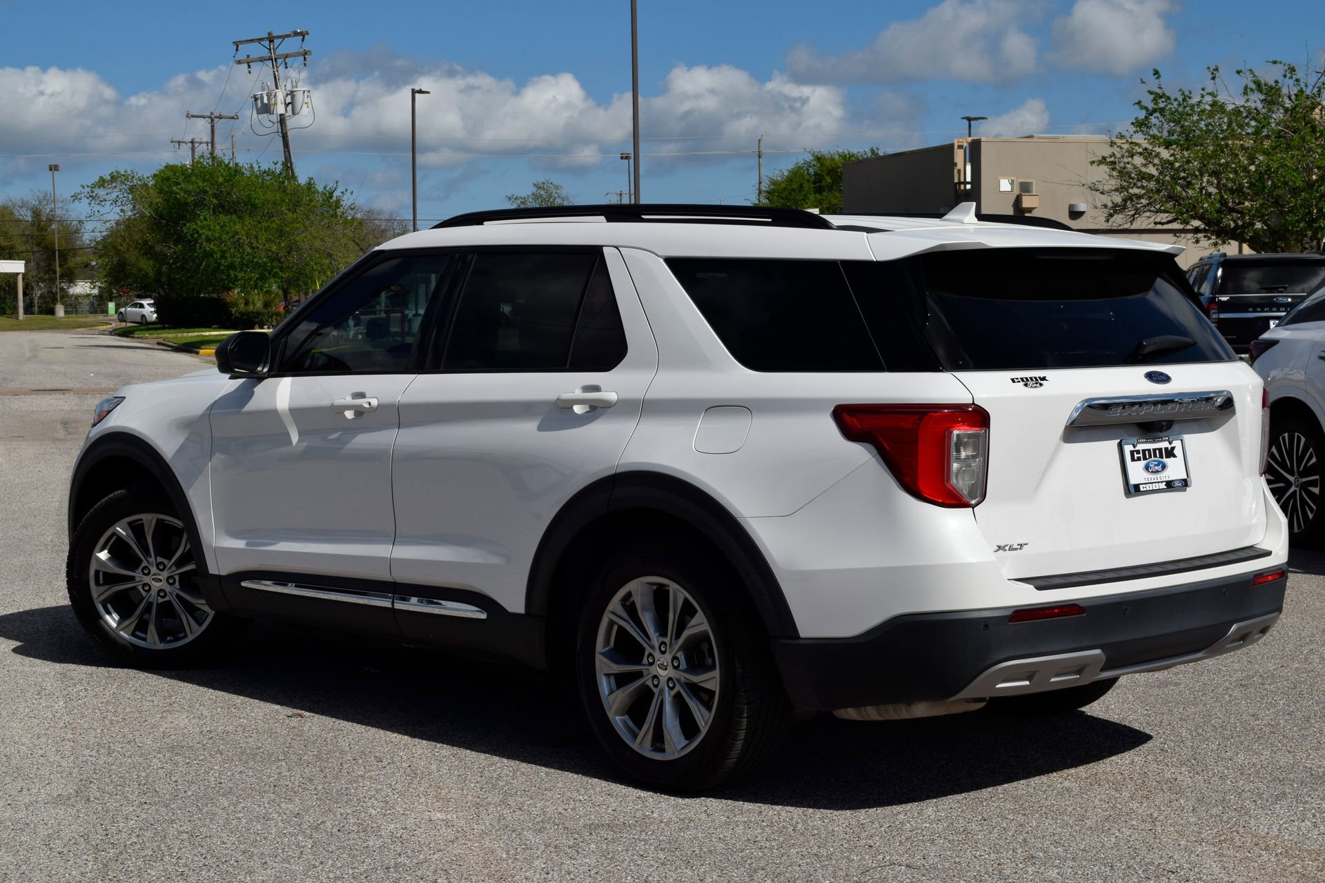 Certified 2022 Ford Explorer XLT w/ Equipment Group 202A image 4