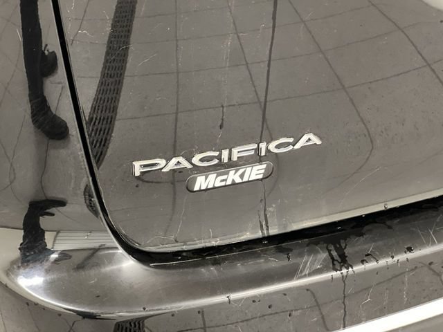 Used 2024 Chrysler Pacifica Limited FWD image 7