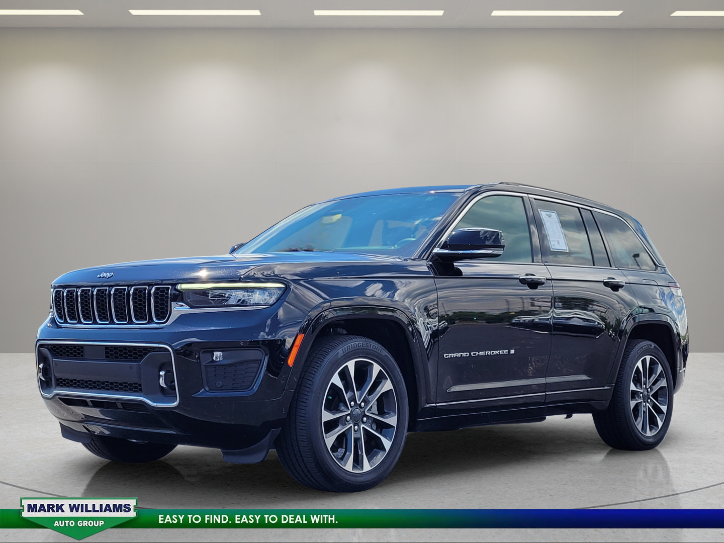 Used 2022 Jeep Grand Cherokee Overland w/ Luxury Tech Group IV AWD/4WD image 9