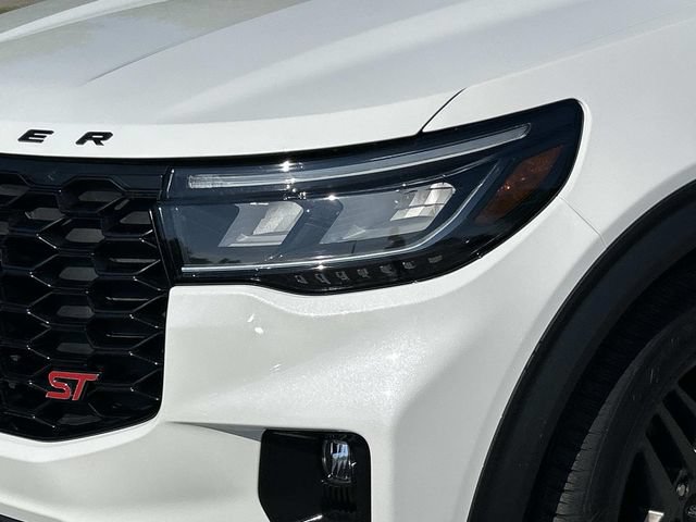 Certified 2025 Ford Explorer ST AWD/4WD image 9