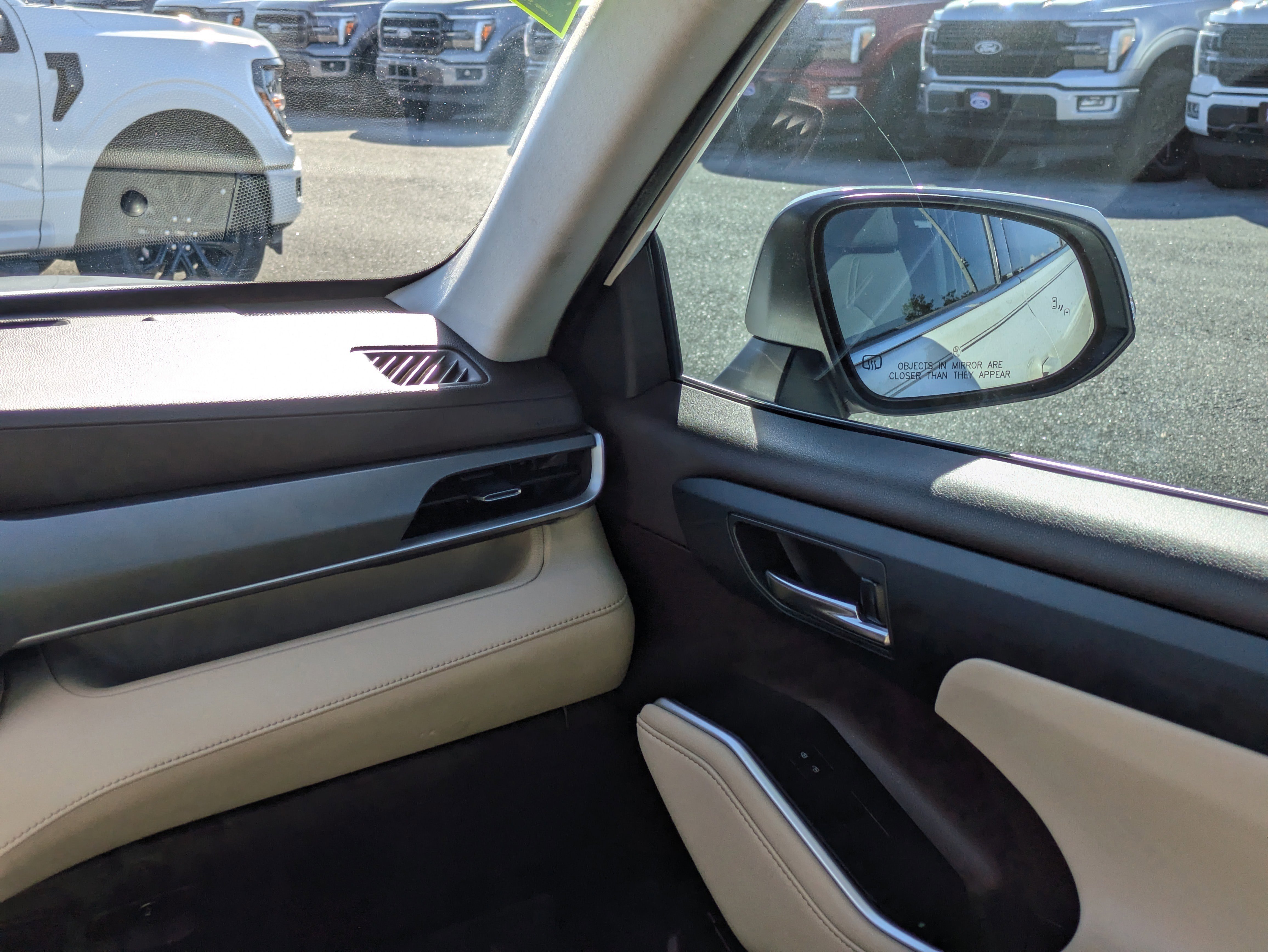 Used 2021 Toyota Highlander XLE image 19