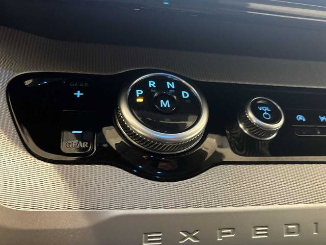 Certified 2025 Ford Expedition Active AWD/4WD image 14