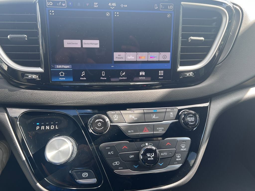 Used 2026 Chrysler Pacifica Select FWD image 24
