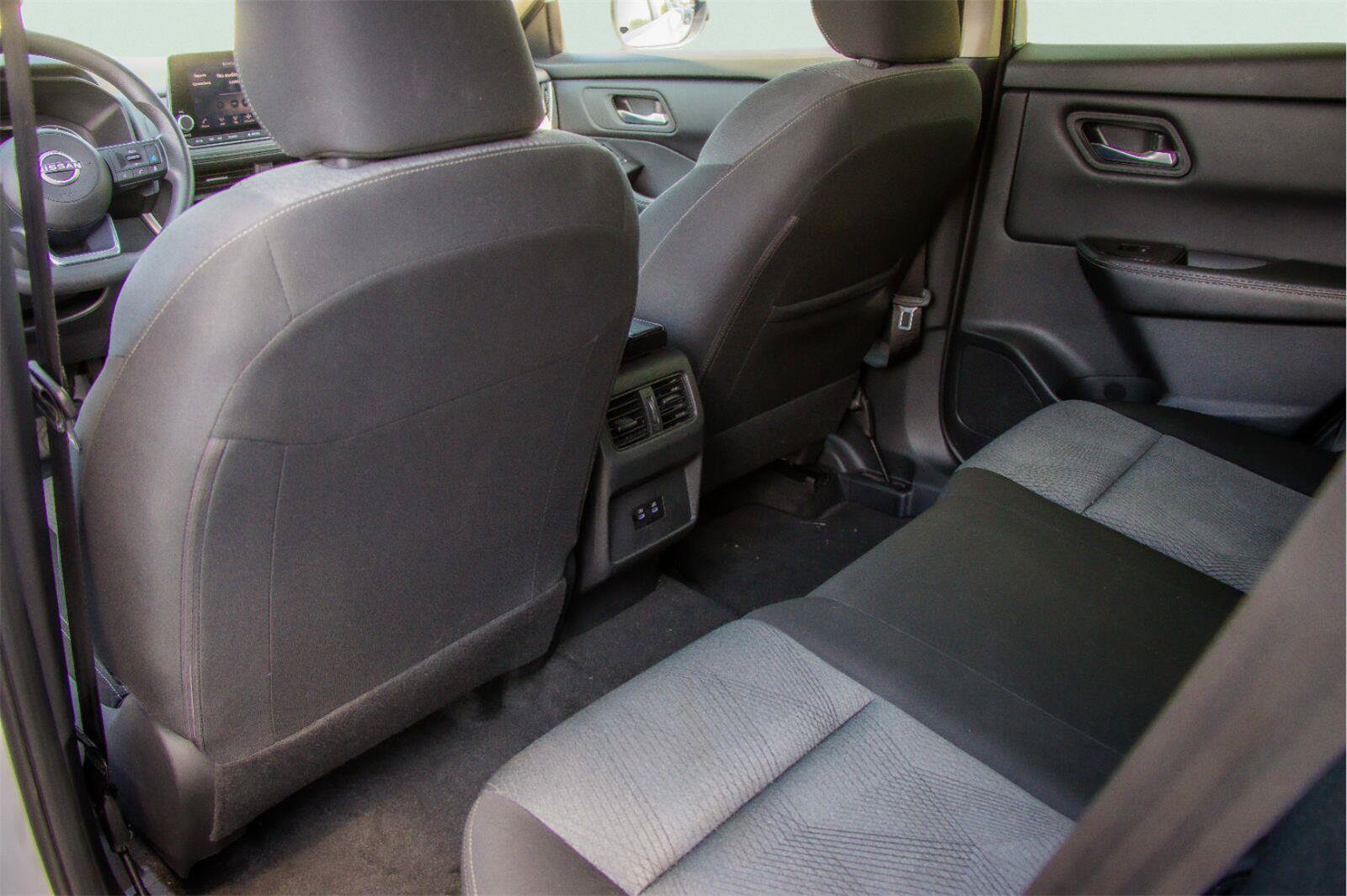 Used 2024 Nissan Rogue SV AWD/4WD image 9