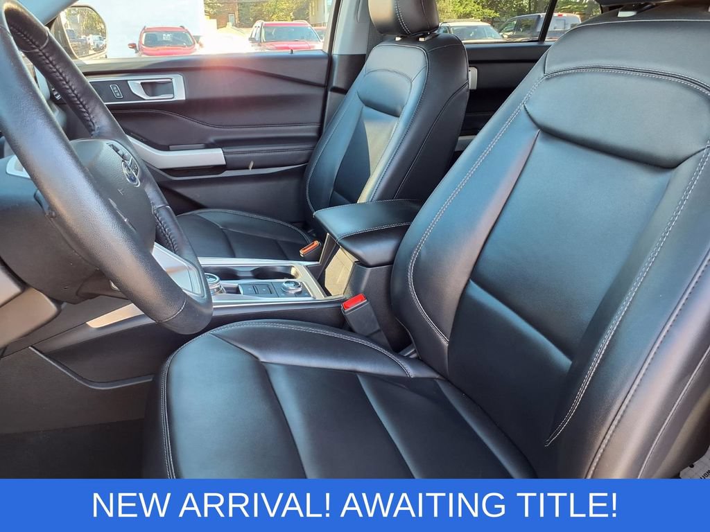 Certified 2023 Ford Explorer XLT w/ Equipment Group 202A AWD/4WD image 3