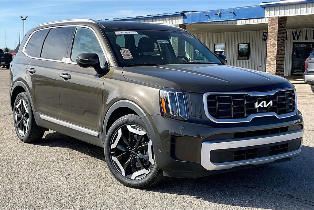 Used 2025 Kia Telluride S image 3