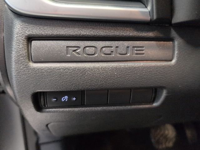 Used 2022 Nissan Rogue S image 3