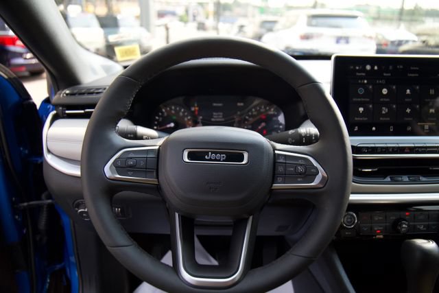 Used 2025 Jeep Compass Limited AWD/4WD image 26