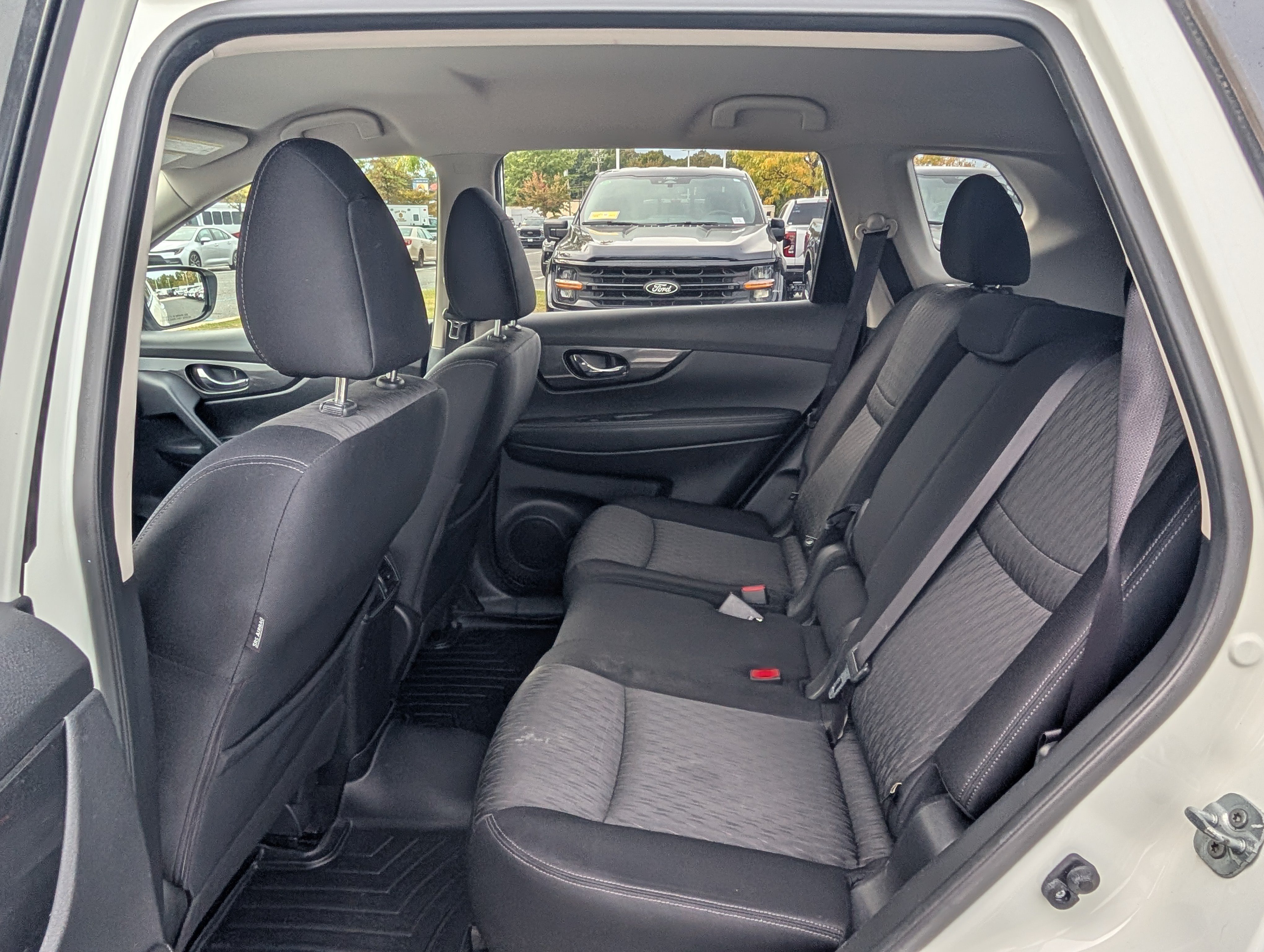 Used 2017 Nissan Rogue SV AWD/4WD image 15