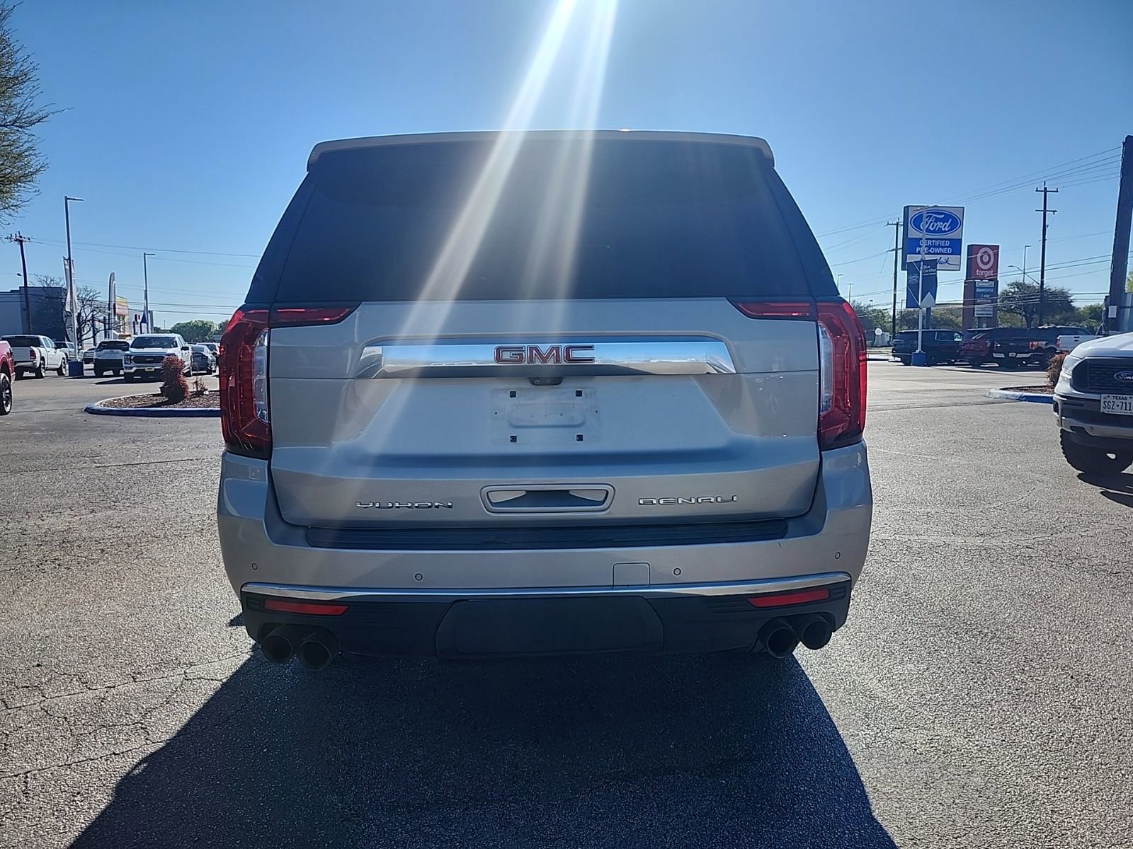 Used 2021 GMC Yukon XL Denali w/ Denali Premium Package image 4