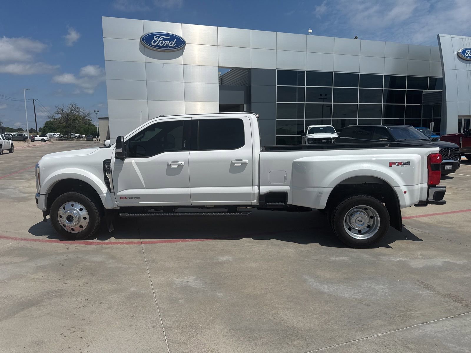 Certified 2026 Ford F450 Lariat w/ Lariat Premium Package AWD/4WD image 8