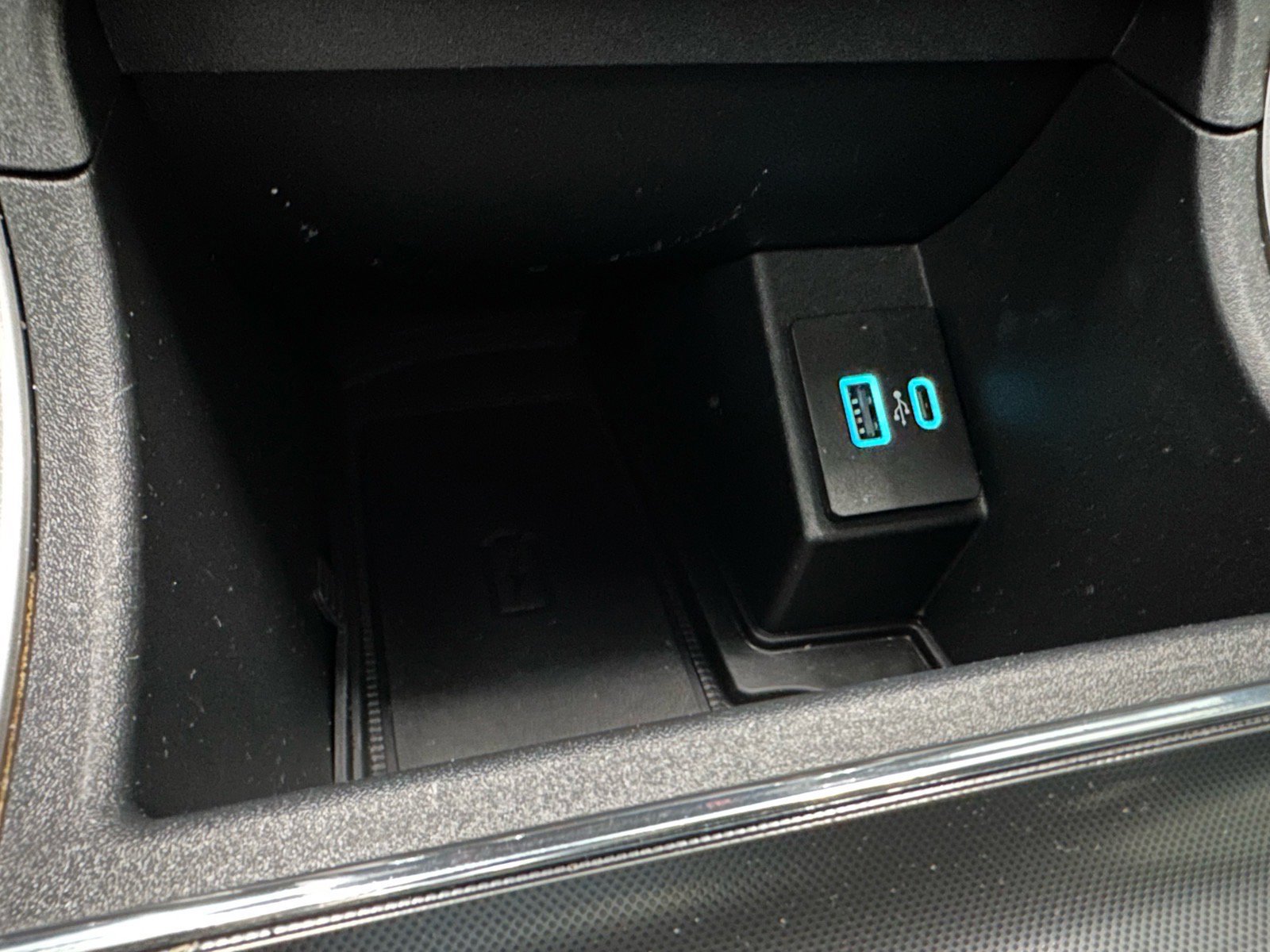 Certified 2024 Ford Edge ST-Line w/ Class II Trailer Tow Package image 39