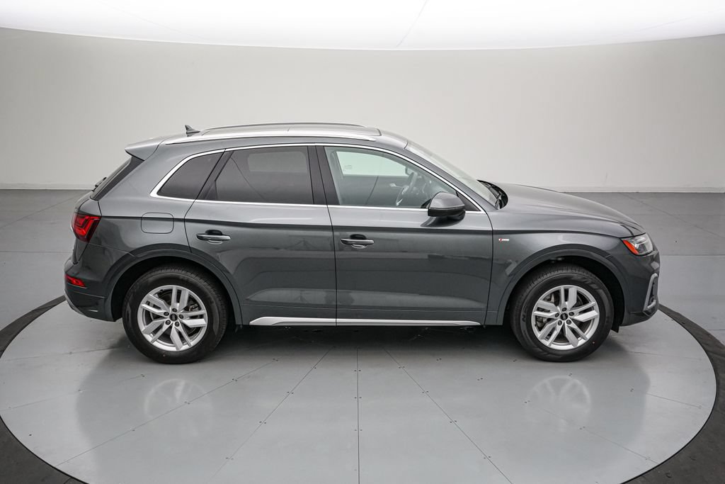 Used 2023 Audi Q5 2.0T Premium w/ Convenience Package AWD/4WD image 3