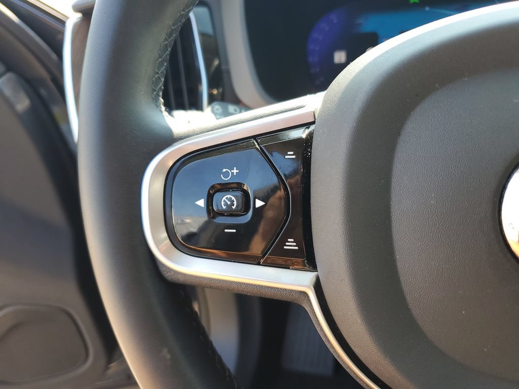 Used 2023 Volvo XC60 B5 Ultimate w/ Climate Package AWD/4WD image 23