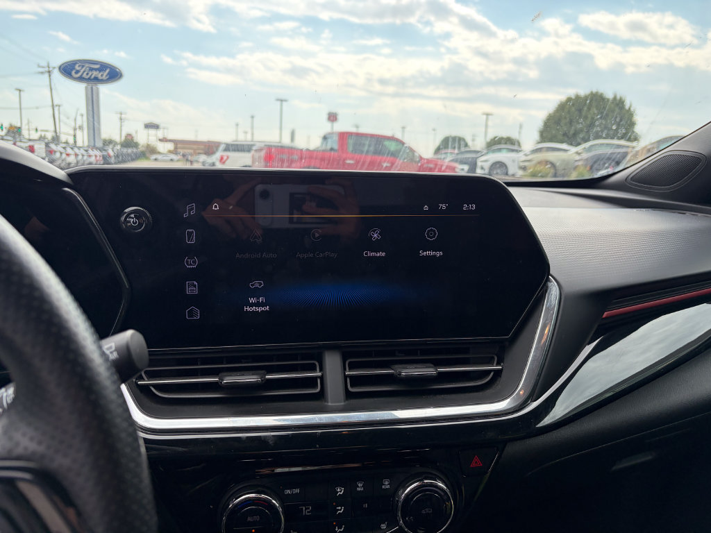Used 2024 Chevrolet Trax RS w/ Sunroof Package FWD image 18