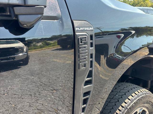 Certified 2025 Ford F250 Platinum w/ Platinum Plus Package AWD/4WD image 12