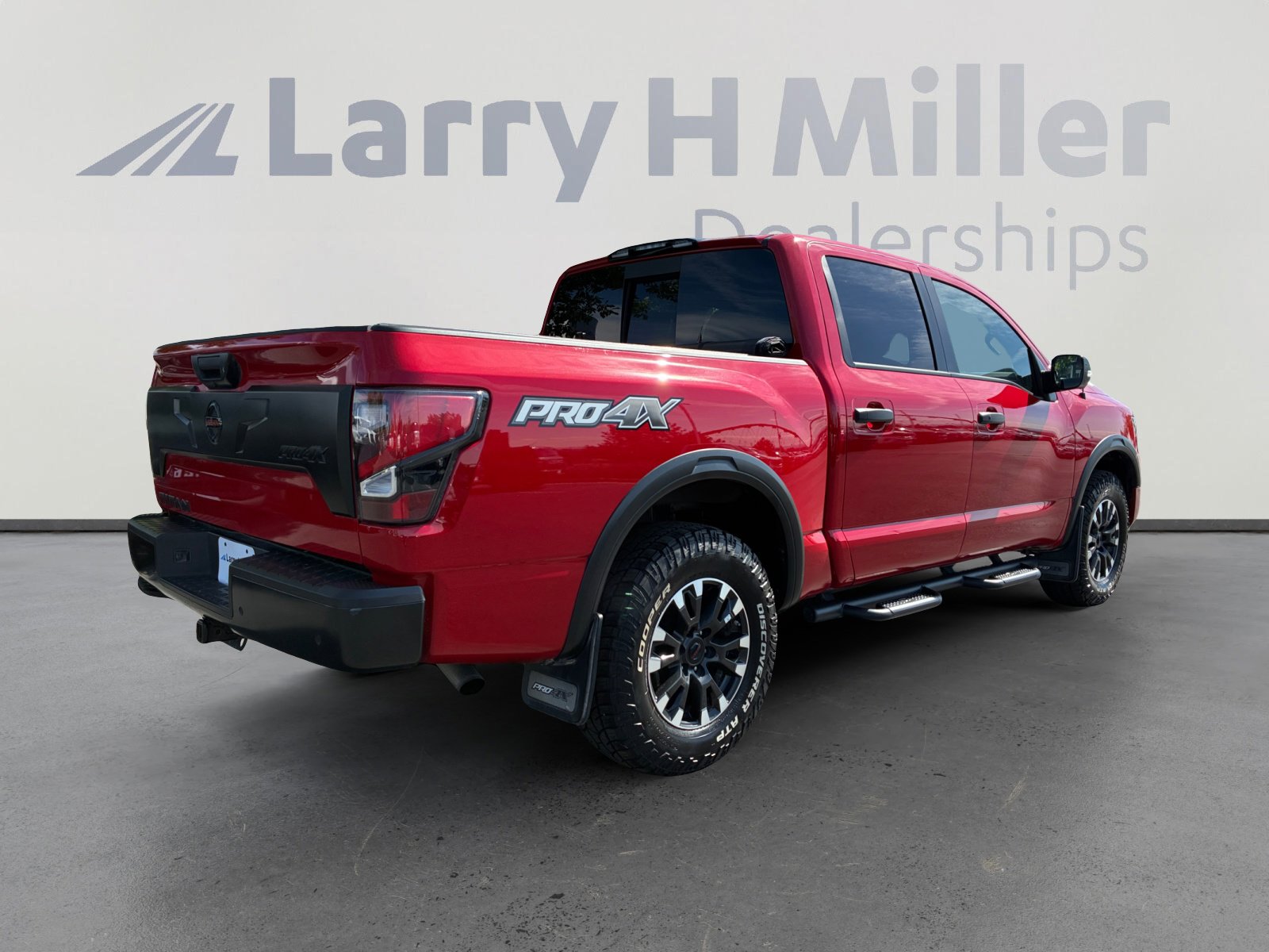 Used 2021 Nissan Titan PRO-4X w/ Pro-4x Convenience Package AWD/4WD image 5