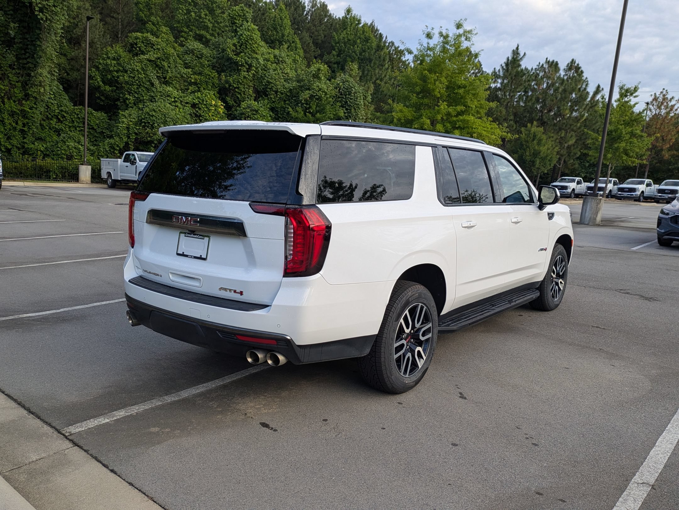 Used 2023 GMC Yukon XL AT4 AWD/4WD image 4