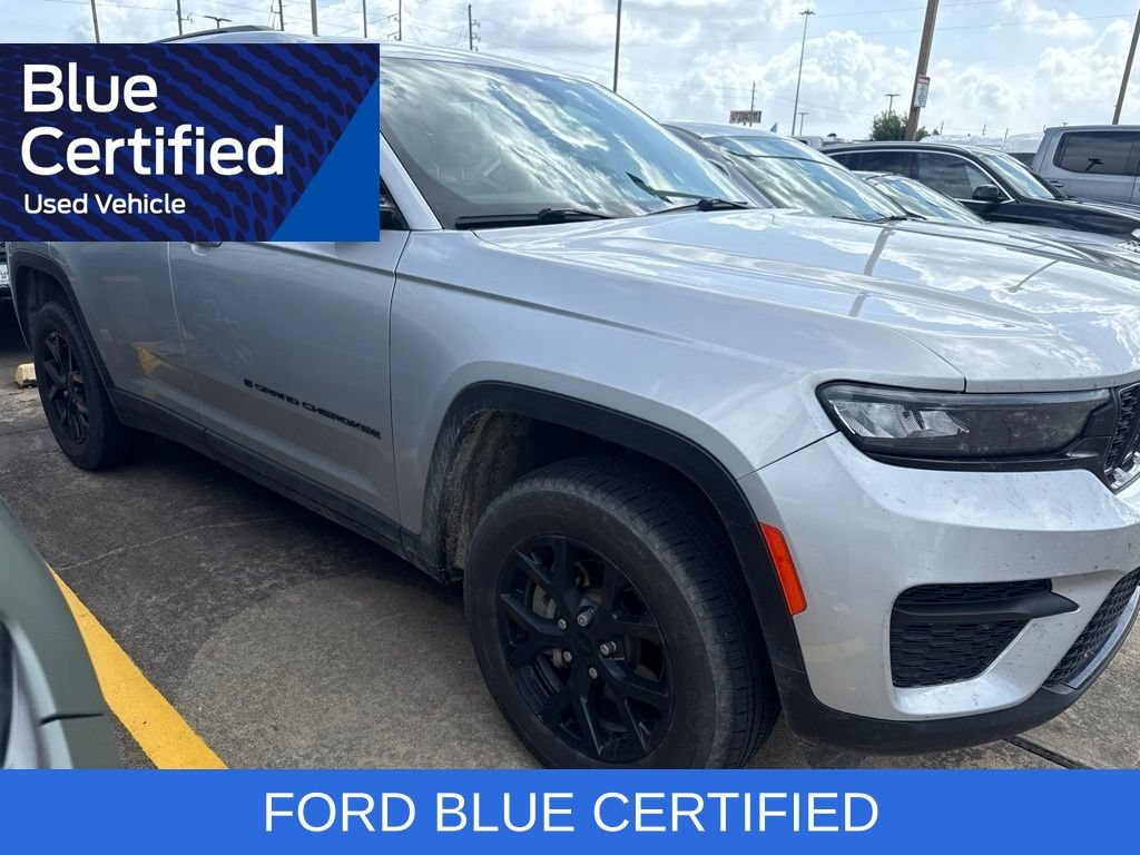Used 2024 Jeep Grand Cherokee Altitude RWD image 3