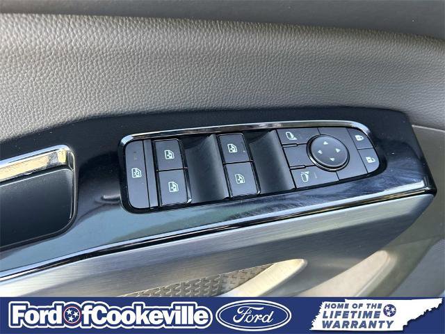 Used 2025 Nissan Pathfinder SL w/ Black Appearance Package image 28