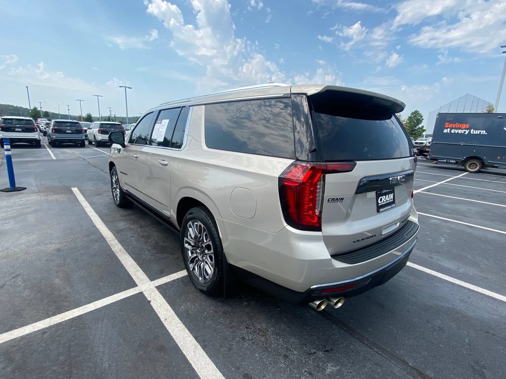 Used 2023 GMC Yukon XL Denali Ultimate AWD/4WD image 5