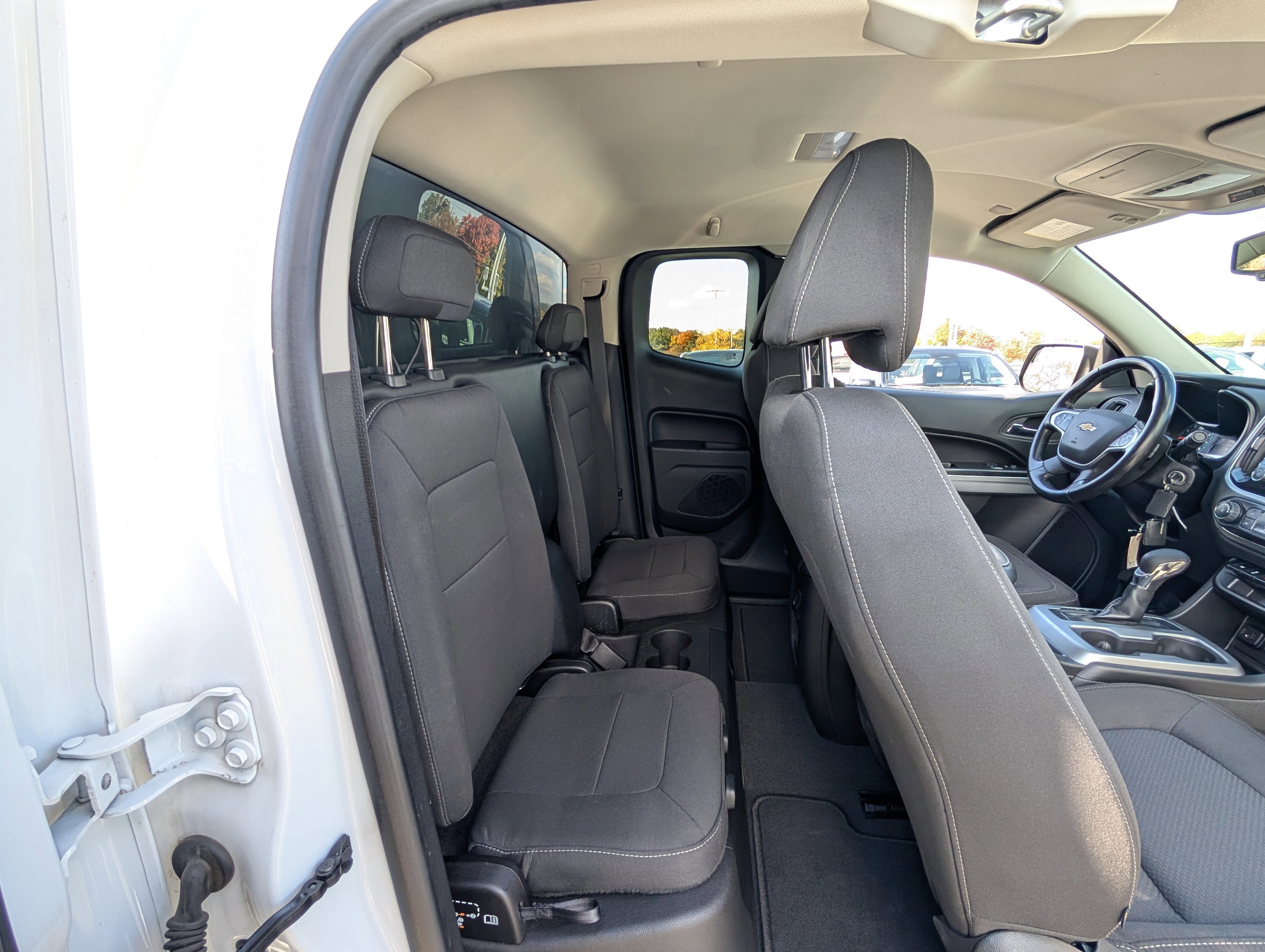 Used 2022 Chevrolet Colorado LT w/ Safety Package image 12