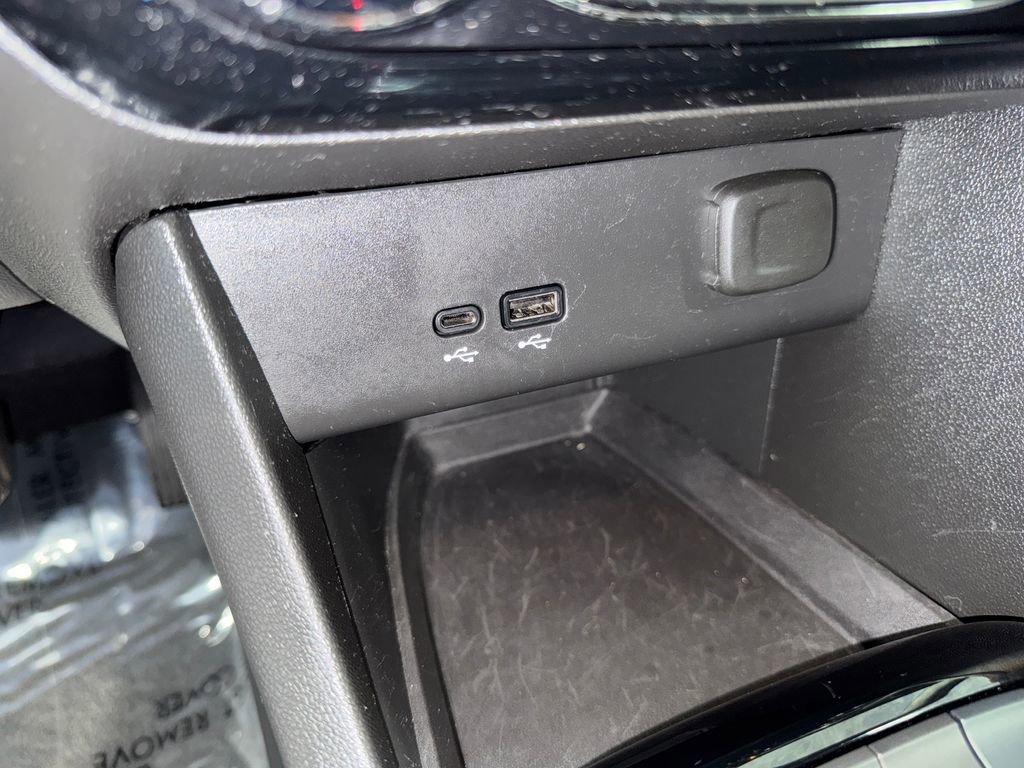 Used 2024 Buick Encore GX Sport Touring AWD/4WD image 32