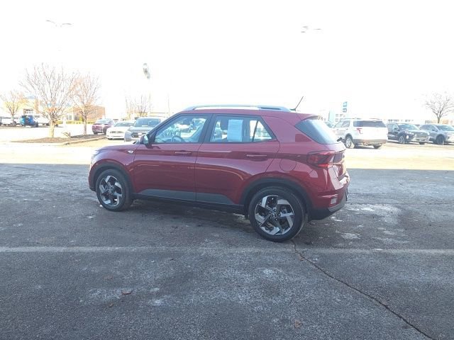 Used 2024 Hyundai Venue SEL video 2