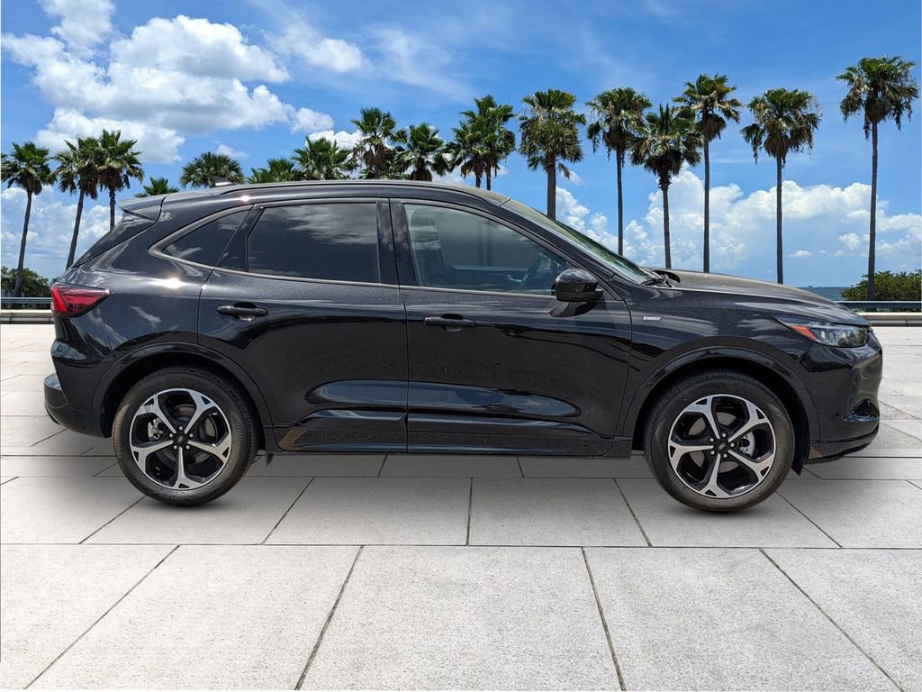Certified 2025 Ford Escape ST-Line Elite AWD/4WD image 8