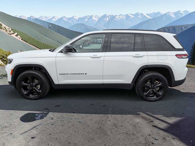 Used 2023 Jeep Grand Cherokee Altitude image 6