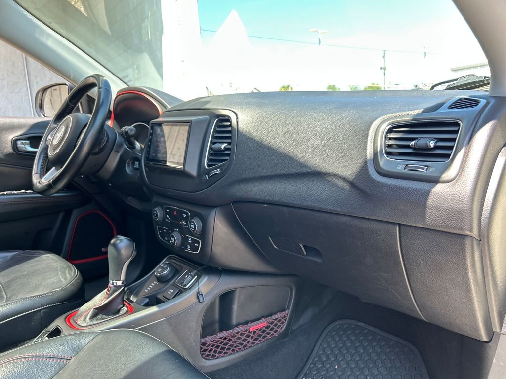 Used 2018 Jeep Compass Trailhawk w/ Leather Interior Group AWD/4WD image 16