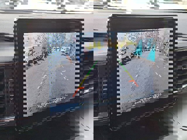 Certified 2022 Ford Explorer XLT w/ Equipment Group 202A image 11