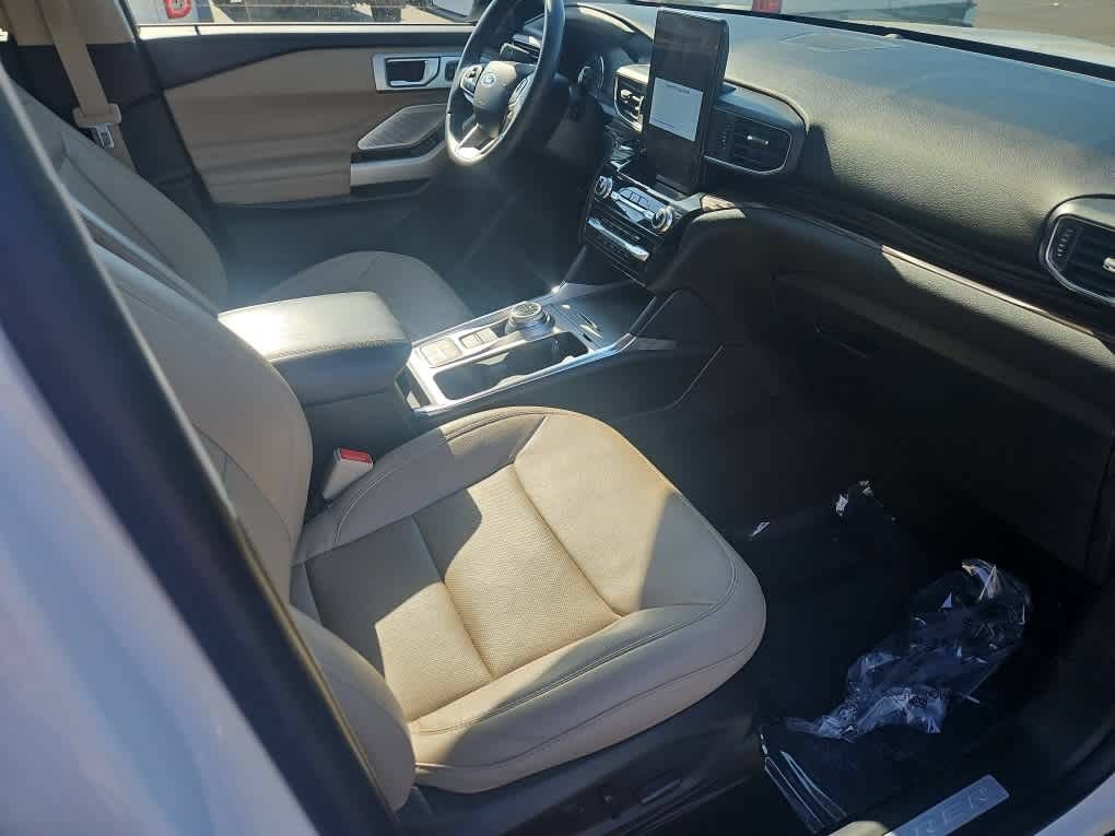 Certified 2023 Ford Explorer Limited w/ Limited Technology Package RWD image 14