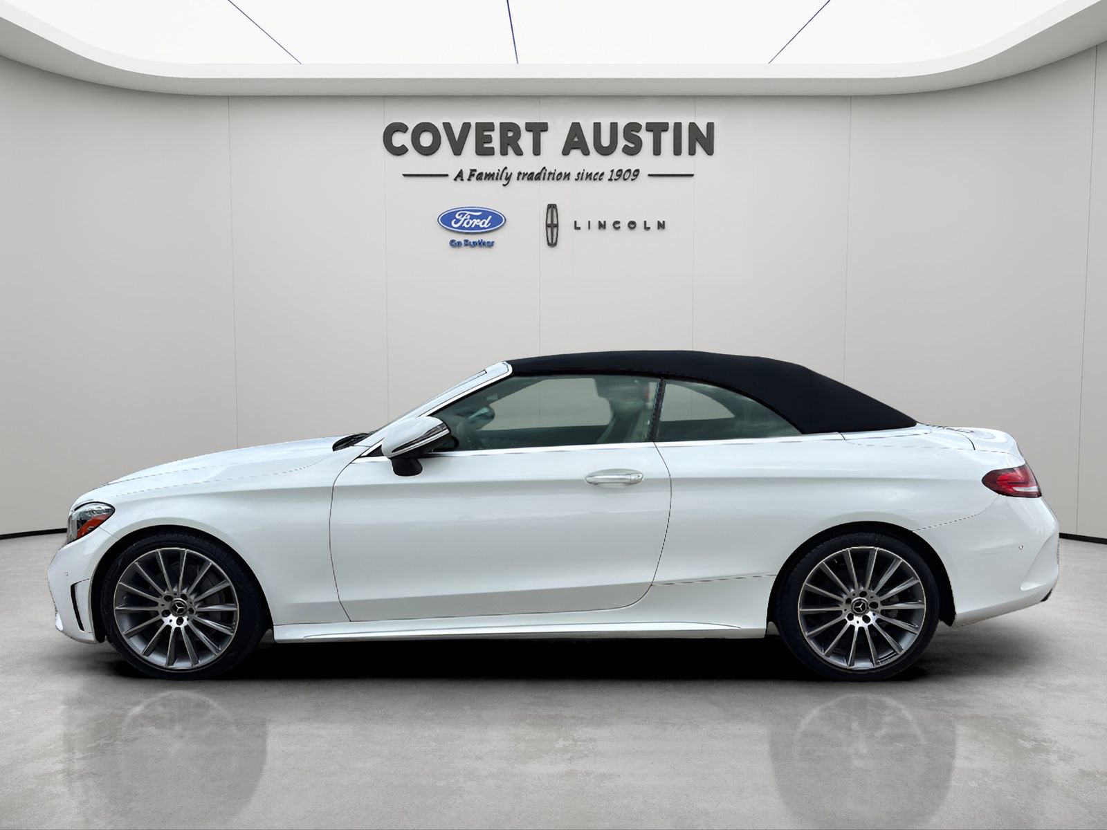 Used 2019 Mercedes-Benz C 300 Cabriolet image 2