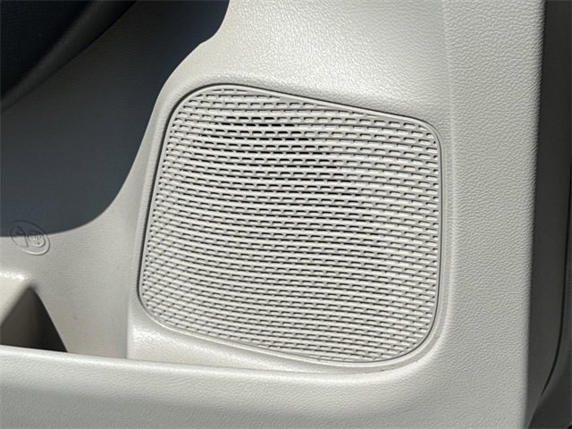 Used 2024 Chrysler Pacifica Touring-L image 23