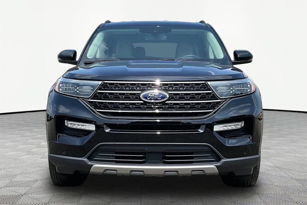 Certified 2024 Ford Explorer XLT w/ Equipment Group 202A AWD/4WD image 3