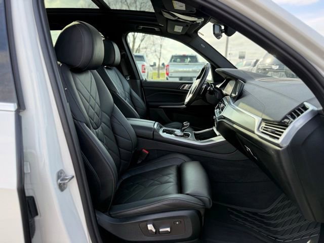 Used 2023 BMW X5 xDrive40i AWD/4WD image 36