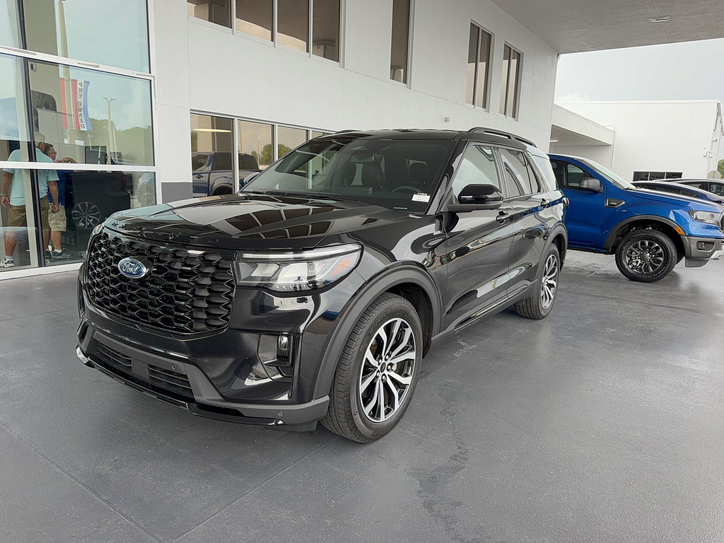 Certified 2025 Ford Explorer ST-Line w/ Premium Package RWD image 2