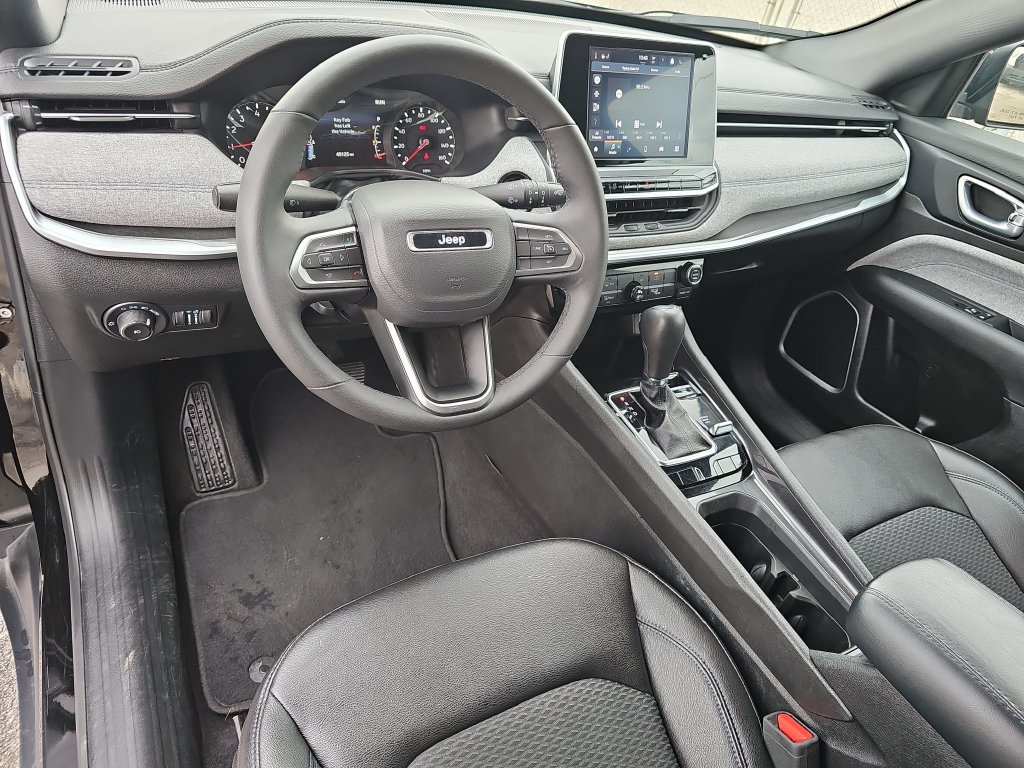 Used 2025 Jeep Compass Latitude AWD/4WD image 16