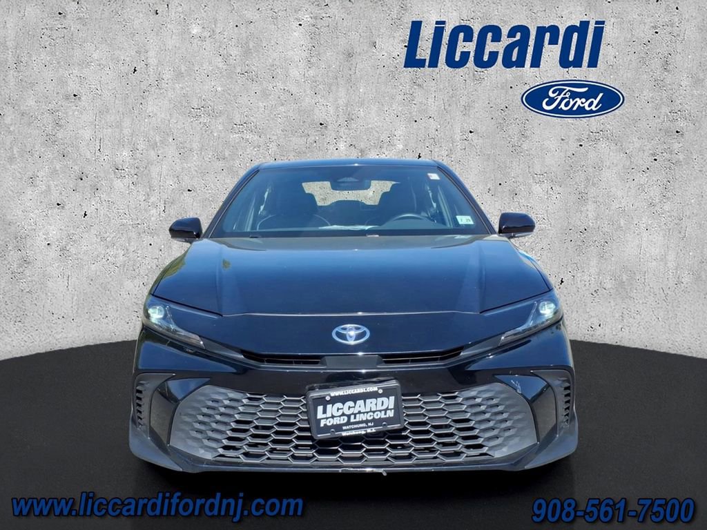 Used 2025 Toyota Camry SE w/ Convenience Package FWD image 2