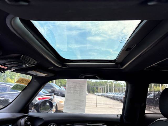Used 2019 MINI Cooper 2-Door Hardtop FWD image 9