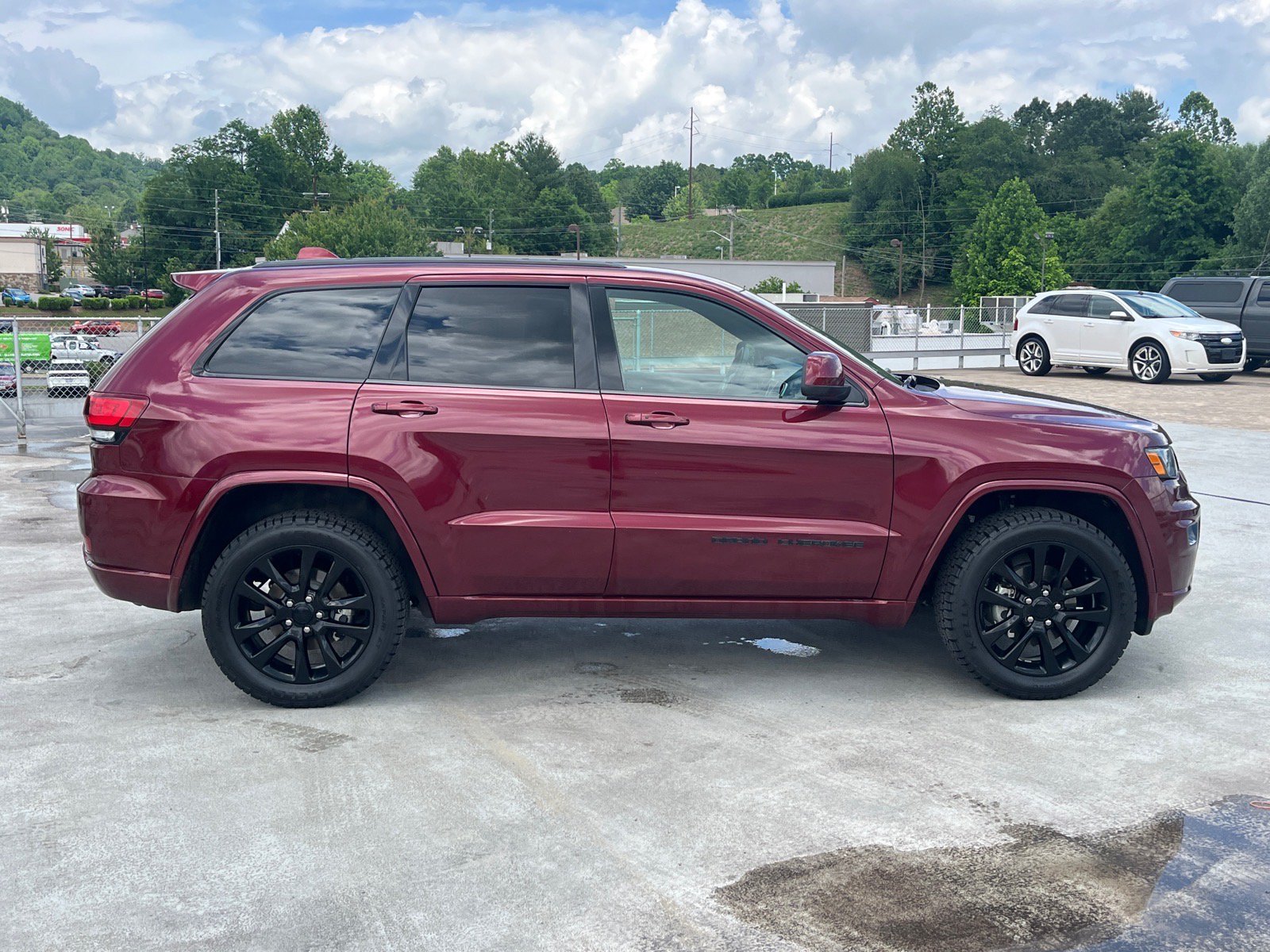 Used 2018 Jeep Grand Cherokee Altitude AWD/4WD image 2