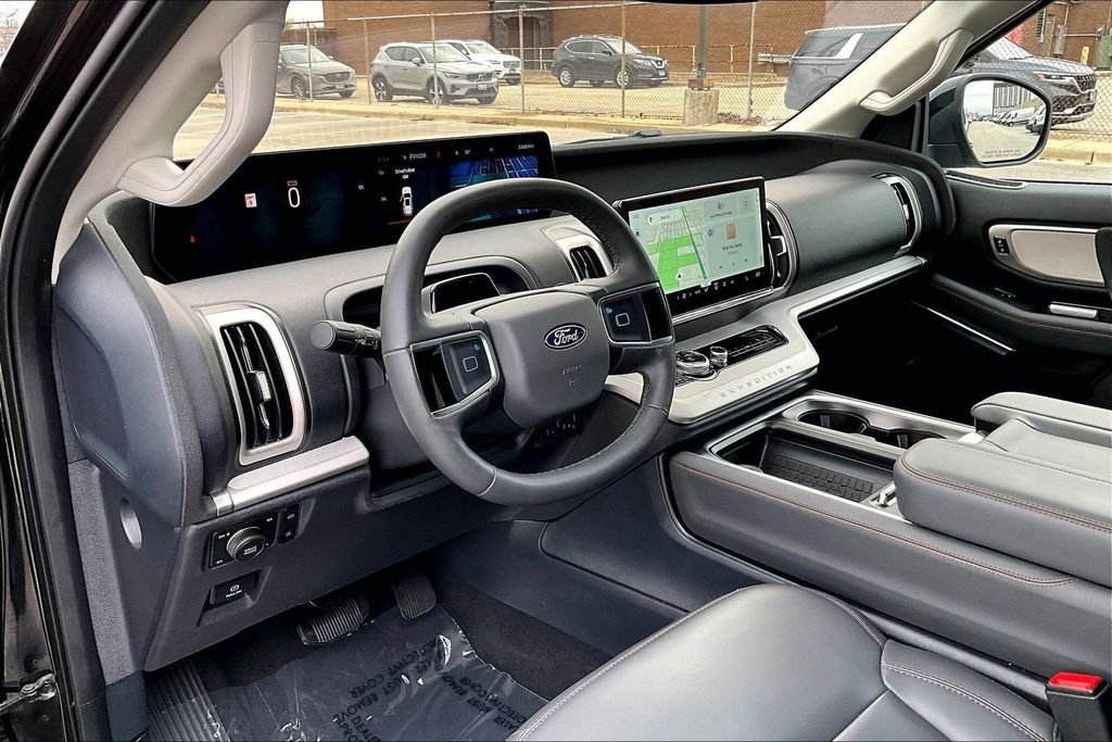 Certified 2025 Ford Expedition Active image 13