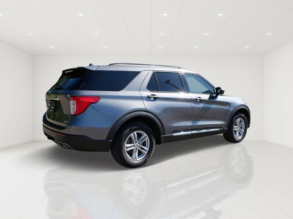 Certified 2022 Ford Explorer XLT w/ Equipment Group 202A AWD/4WD image 6