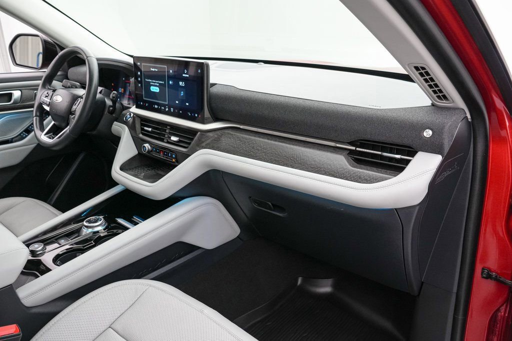 Certified 2025 Ford Explorer Platinum w/ LUX Leather Package image 24