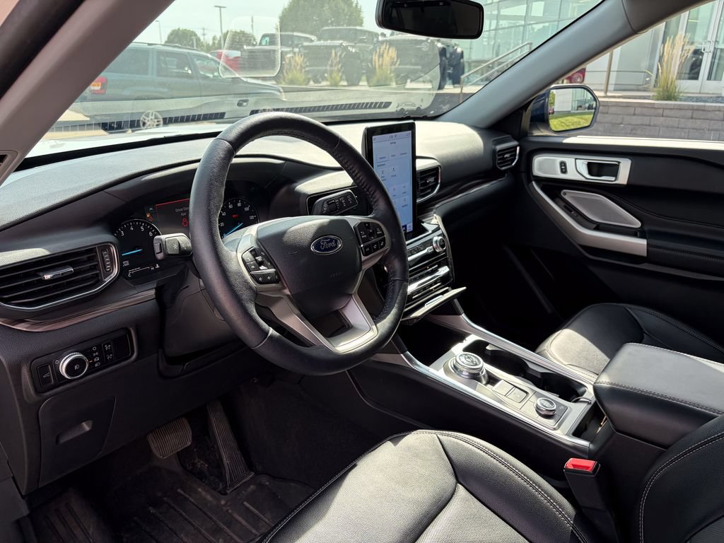 Certified 2023 Ford Explorer Limited w/ Limited Technology Package AWD/4WD image 9