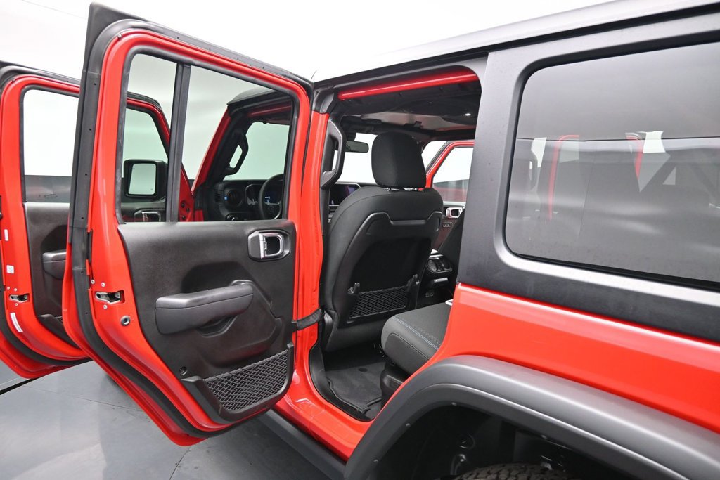 Used 2025 Jeep Wrangler Unlimited Rubicon 4xe w/ Safety Group AWD/4WD image 15