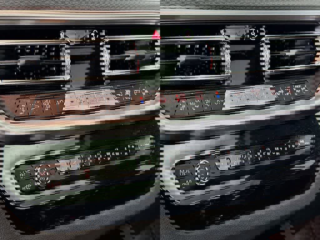 Used 2024 BMW X3 sDrive30i w/ Premium Package w/ZPA image 21