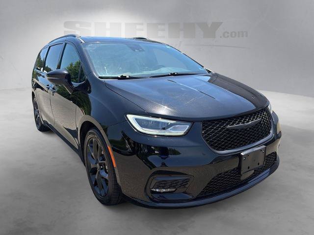 Used 2025 Chrysler Pacifica Limited FWD image 2